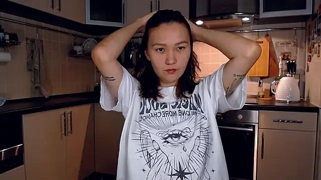 Kelly Yon online show from September 23, 2025, 8:45 pm