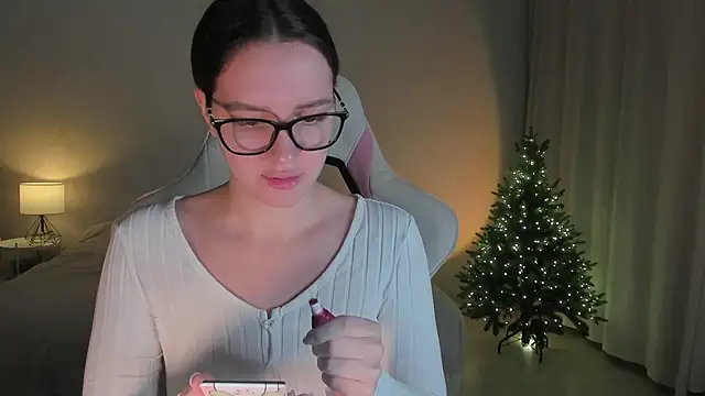 Sonia moon  online show from December 8, 2024, 1:13 am