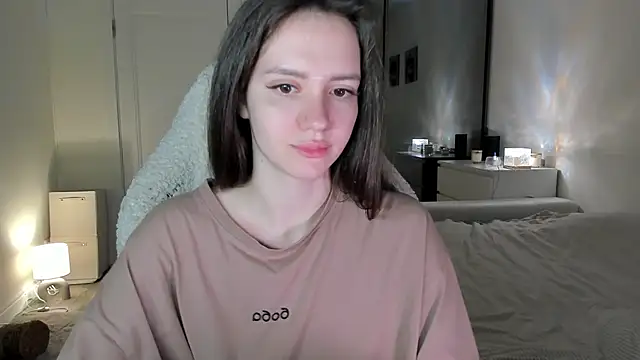 Sonia moon  online show from October 12, 2025, 2:32 am