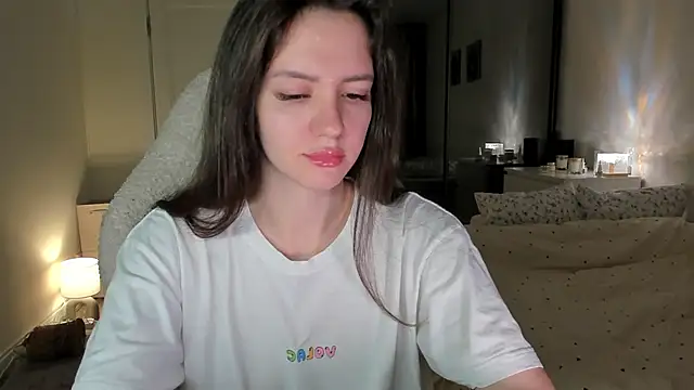 Sonia moon  online show from October 13, 2025, 2:22 am