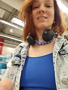 Snapshot of Exhibitionsplit chatting on September 23, 2025, 12:19 pm Exhibitionsplit online show from September 23, 2025, 12:19 pm