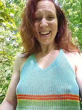 Snapshot of Exhibitionsplit chatting on May 16, 2026, 10:36 am Exhibitionsplit online show from May 16, 2026, 10:36 am