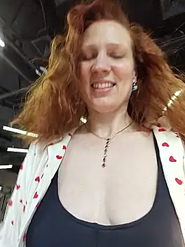 Snapshot of Exhibitionsplit chatting on May 24, 2026, 3:06 pm Exhibitionsplit online show from May 24, 2026, 3:06 pm