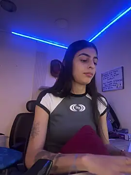 Snapshot of cristel_17 chatting on February 4, 2025, 5:21 am cristel 17 online show from February 4, 2025, 5:21 am