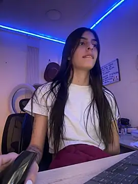 Snapshot of cristel_17 chatting on February 8, 2025, 7:15 am cristel 17 online show from February 8, 2025, 7:15 am