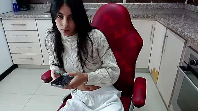 Snapshot of cristel_17 chatting on March 13, 2025, 9:16 pm cristel 17 online show from March 13, 2025, 9:16 pm