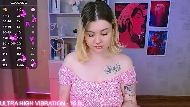 Snapshot of cutie_mili chatting on February 1, 2025, 11:32 am cutie mili online show from February 1, 2025, 11:32 am