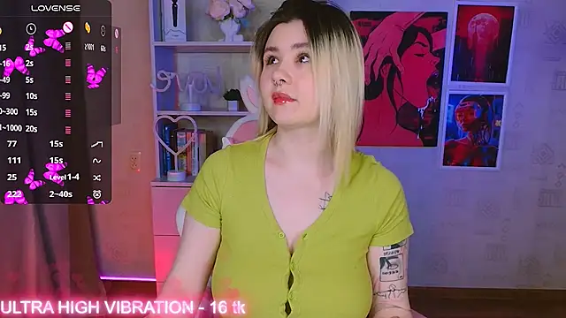 Snapshot of cutie_mili chatting on February 4, 2025, 3:33 am cutie mili online show from February 4, 2025, 3:33 am