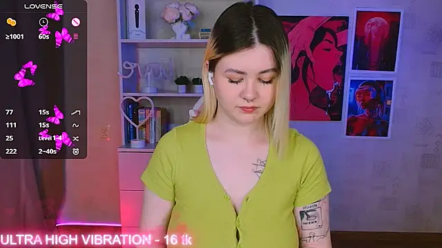 Snapshot of cutie_mili chatting on February 4, 2025, 11:49 am cutie mili online show from February 4, 2025, 11:49 am