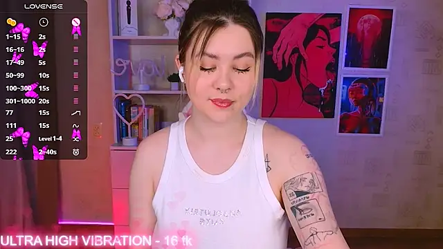 Snapshot of cutie_mili chatting on February 5, 2025, 3:55 am cutie mili online show from February 5, 2025, 3:55 am