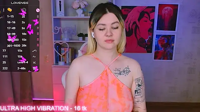 Snapshot of cutie_mili chatting on February 7, 2025, 2:15 pm cutie mili online show from February 7, 2025, 2:15 pm