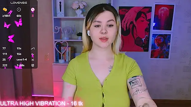 Snapshot of cutie_mili chatting on February 13, 2025, 1:40 am cutie mili online show from February 13, 2025, 1:40 am