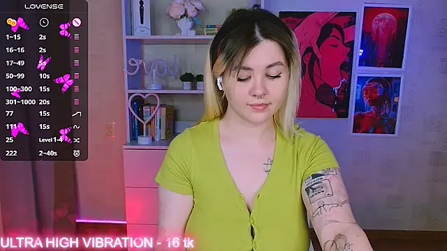 Snapshot of cutie_mili chatting on February 13, 2025, 4:43 am cutie mili online show from February 13, 2025, 4:43 am