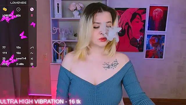 Snapshot of cutie_mili chatting on February 14, 2025, 10:58 pm cutie mili online show from February 14, 2025, 10:58 pm