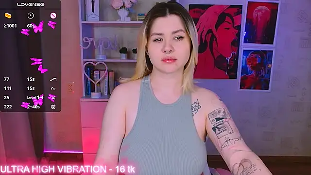 Snapshot of cutie_mili chatting on February 23, 2025, 10:39 am cutie mili online show from February 23, 2025, 10:39 am