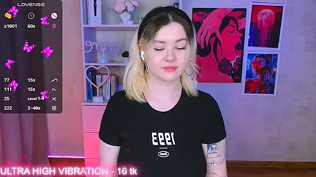 Snapshot of cutie_mili chatting on February 24, 2025, 7:11 am cutie mili online show from February 24, 2025, 7:11 am