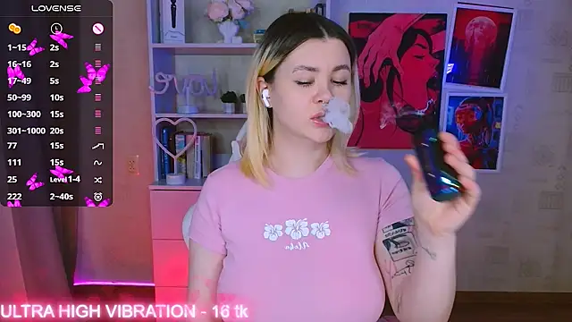 Snapshot of cutie_mili chatting on February 26, 2025, 10:47 am cutie mili online show from February 26, 2025, 10:47 am