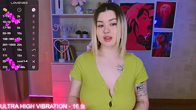 Snapshot of cutie_mili chatting on March 4, 2025, 10:35 am cutie mili online show from March 4, 2025, 10:35 am