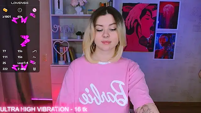 Snapshot of cutie_mili chatting on March 5, 2025, 10:33 am cutie mili online show from March 5, 2025, 10:33 am