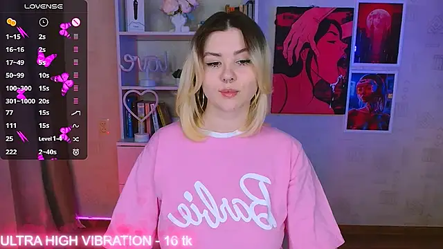 Snapshot of cutie_mili chatting on March 5, 2025, 1:39 pm cutie mili online show from March 5, 2025, 1:39 pm