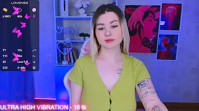 Snapshot of cutie_mili chatting on March 18, 2025, 8:03 am cutie mili online show from March 18, 2025, 8:03 am