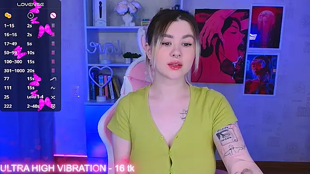 Snapshot of cutie_mili chatting on March 18, 2025, 11:30 am cutie mili online show from March 18, 2025, 11:30 am