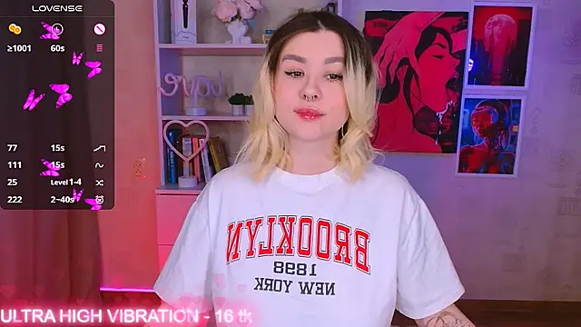 Snapshot of cutie_mili chatting on March 21, 2025, 9:45 am cutie mili online show from March 21, 2025, 9:45 am