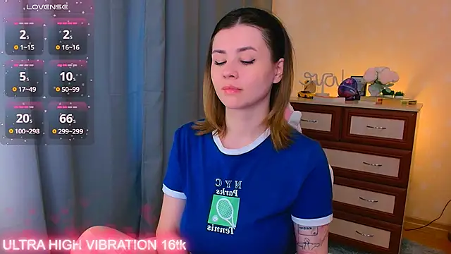 Snapshot of cutie_mili chatting on September 18, 2025, 7:32 am cutie mili online show from September 18, 2025, 7:32 am