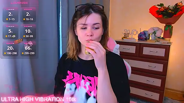 Snapshot of cutie_mili chatting on October 1, 2025, 8:42 am cutie mili online show from October 1, 2025, 8:42 am