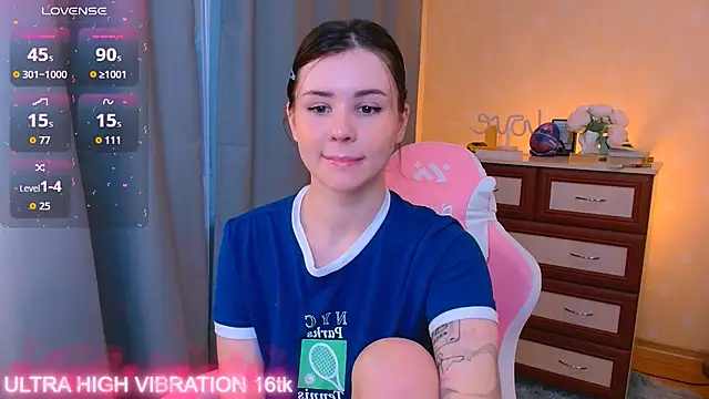 Snapshot of cutie_mili chatting on October 8, 2025, 7:17 am cutie mili online show from October 8, 2025, 7:17 am