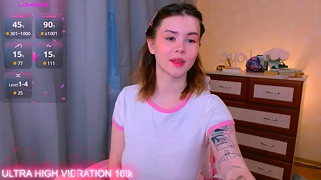 Snapshot of cutie_mili chatting on October 18, 2025, 9:21 am cutie mili online show from October 18, 2025, 9:21 am