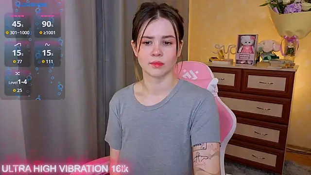 Snapshot of cutie_mili chatting on October 21, 2025, 8:15 am cutie mili online show from October 21, 2025, 8:15 am