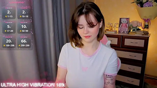 Snapshot of cutie_mili chatting on October 22, 2025, 8:47 am cutie mili online show from October 22, 2025, 8:47 am