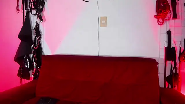 irregular fetish  online show from May 6, 2026, 10:04 pm