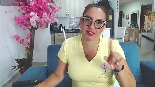 dakota johnson10 online show from October 26, 2025, 11:27 am