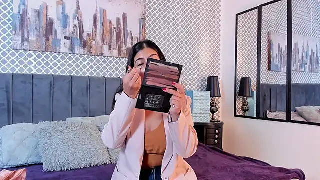 Snapshot of scarlett_moore chatting on January 24, 2025, 1:57 pm scarlett moore online show from January 24, 2025, 1:57 pm