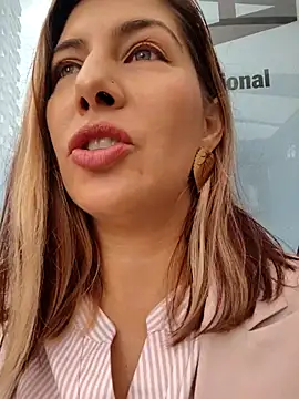 Snapshot of scarlett_moore chatting on March 5, 2026, 4:03 pm scarlett moore online show from March 5, 2026, 4:03 pm