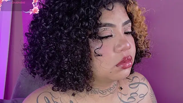 foxxy-lov3 online show from May 11, 2026, 2:12 pm