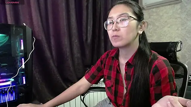 Snapshot of Brightssmiles chatting on February 14, 2025, 9:56 am Brightssmiles online show from February 14, 2025, 9:56 am
