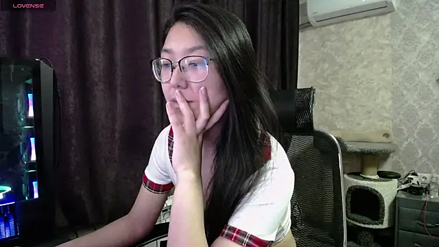 Snapshot of Brightssmiles chatting on February 26, 2025, 6:37 am Brightssmiles online show from February 26, 2025, 6:37 am