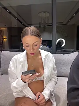 Snapshot of SexOnMyLvL chatting on October 15, 2025, 7:47 pm SexOnMyLvL online show from October 15, 2025, 7:47 pm