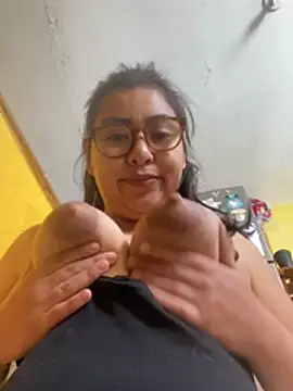 Ileanita69caliente online show from February 17, 2026, 4:35 pm