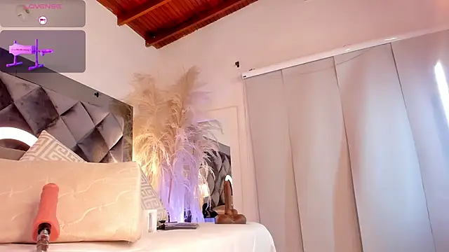 Snapshot of sofhiaa_adaams chatting on October 28, 2025, 11:18 pm sofhiaa adaams online show from October 28, 2025, 11:18 pm