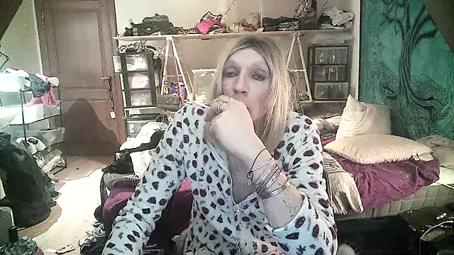 Ombeline1 online show from January 11, 2025, 6:12 pm