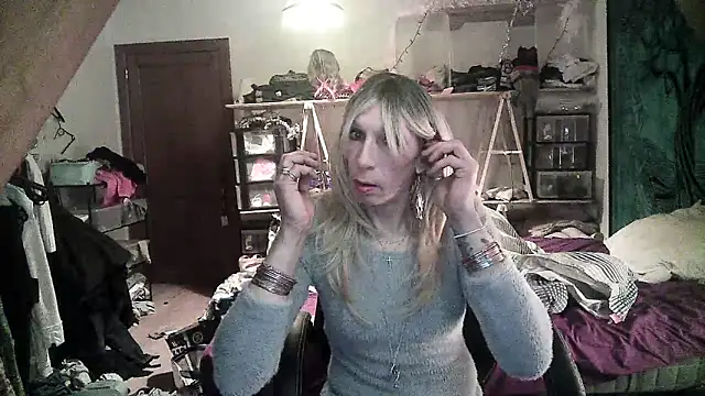 Ombeline1 online show from January 16, 2025, 6:27 pm
