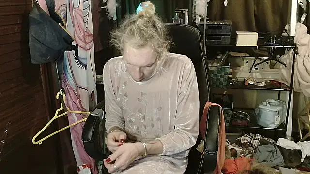 Ombeline1 online show from November 20, 2025, 5:51 am