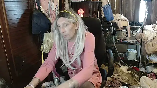 Ombeline1 online show from December 2, 2025, 12:10 pm