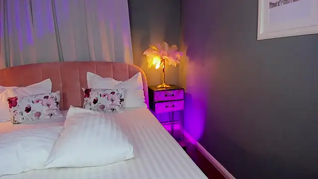 AmedeeaBanks online show from August 4, 2026, 7:16 pm