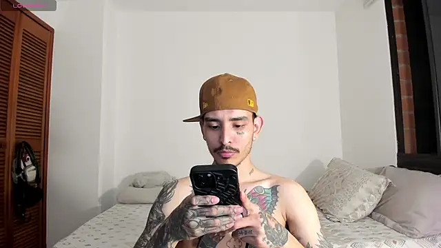 Snapshot of carti02 chatting on December 19, 2024, 2:01 am carti02 online show from December 19, 2024, 2:01 am