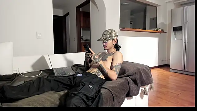 Snapshot of carti02 chatting on February 4, 2025, 5:42 am carti02 online show from February 4, 2025, 5:42 am